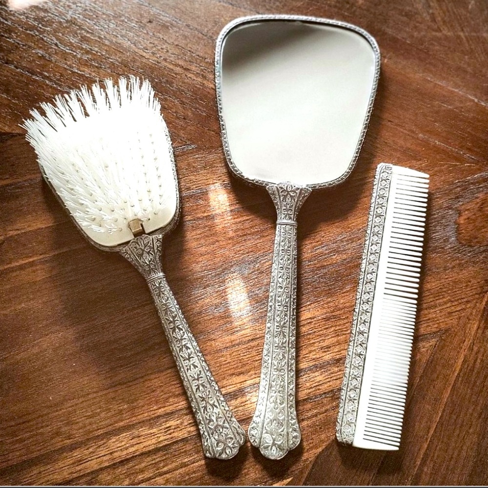 60’s Vintage vanity set from Regent of London 🔥